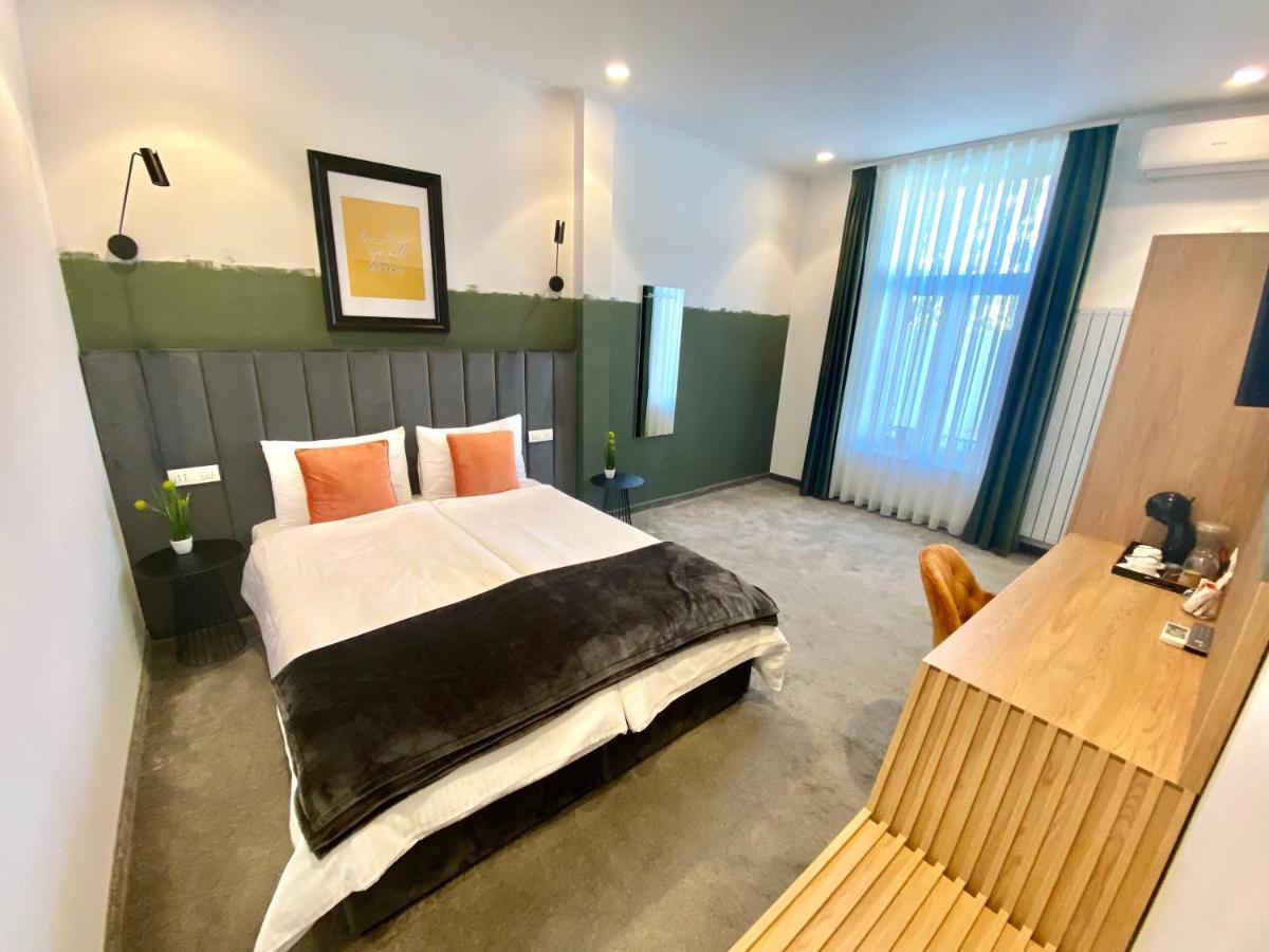 Victoria Rooms Oradea Luaran gambar